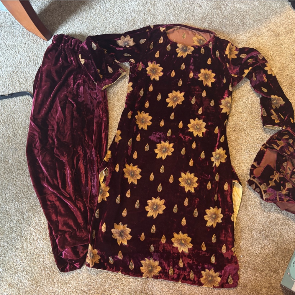 Floral Velvet Dress with Scarf palachi sz small to medium 40 chest